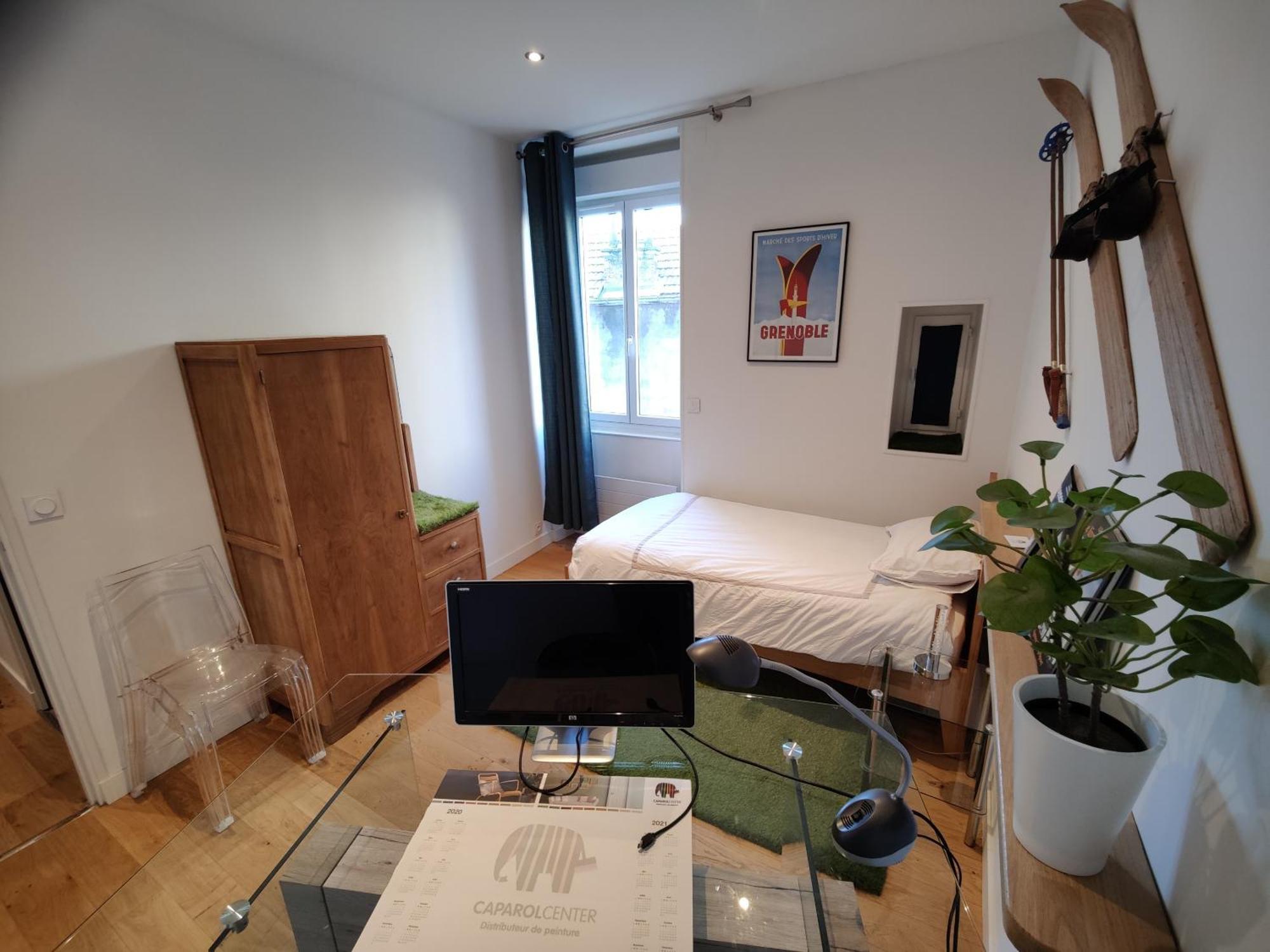 Hotegam Agency, 70 Rue Thiers Championnet, Close Sncf, New & Design, 2 Bedrooms, 1 Office Apartment *